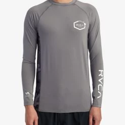 RVCA Island Hex Long Sleeve Rashguard Men's Apparel 31 RVCA Island Hex Long Sleeve Rashguard Men's Apparel